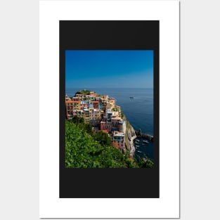 View on the cliff town of Manarola, one of the colorful Cinque Terre on the Italian west coast Posters and Art